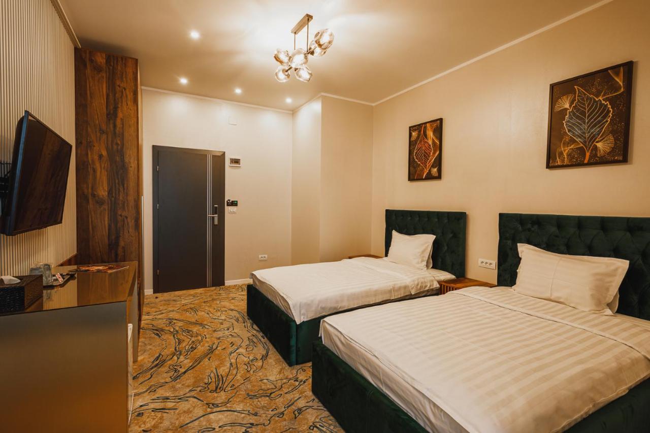 Motel Andra Tecuci Eksteriør billede